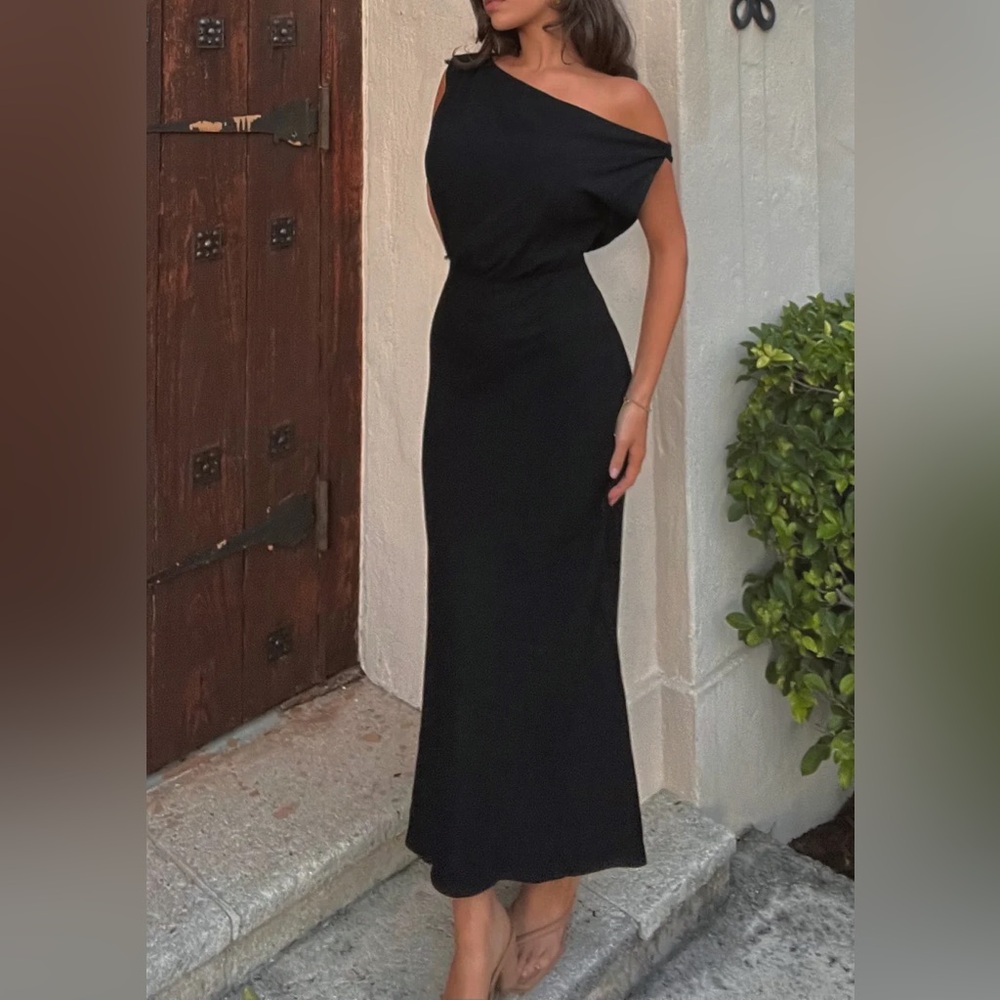 NWT Showpo Jacqueline Midi Dress Black Size 0